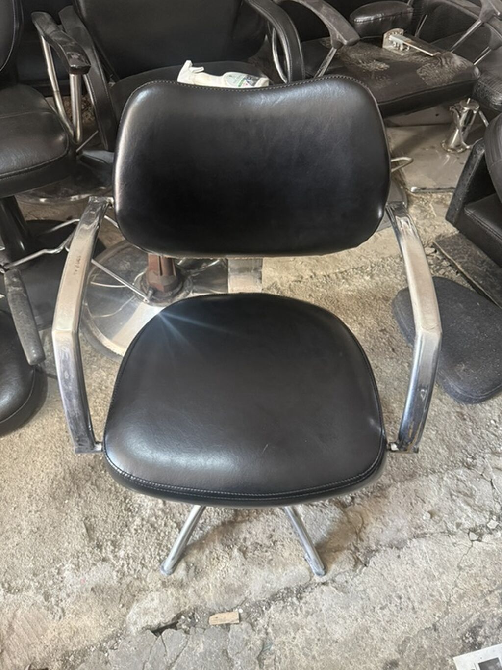 Peşəkar salon kreslosu – qara rəng, metal konstruksiya - Təyinat — Mebel, Digah (2)