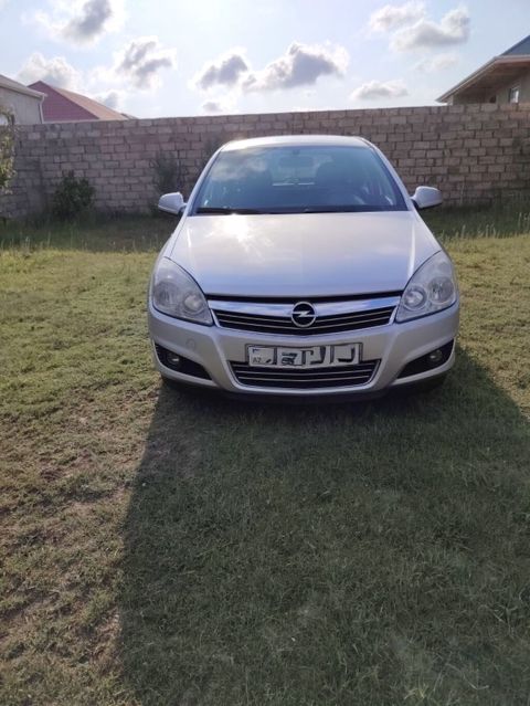 Opel Astra: 1.5 l | 2010 il 370000 km Universal