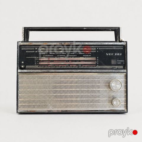 SSRİ dövrünə aid VEF-202 portativ radioqəbuledici satılır. Retro — Bakı
