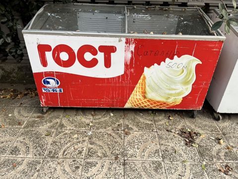 Dondurma üçün vitrin tipli dondurucu - Ön hissəsi sürüşkən şüşə