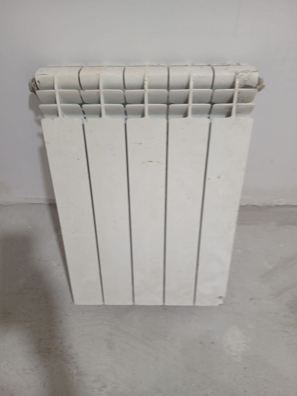 Radiyator qalin 5 seksiya 25 ₼ unvan Koroglu kod3555 nara94🧿 — Radiatorlar, Xırdalan