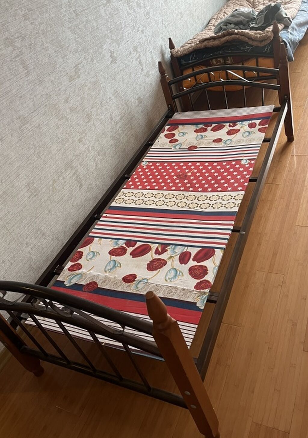 Metal karkaslı tək nəfərlik yataq çərçivəsi 90x190 sm