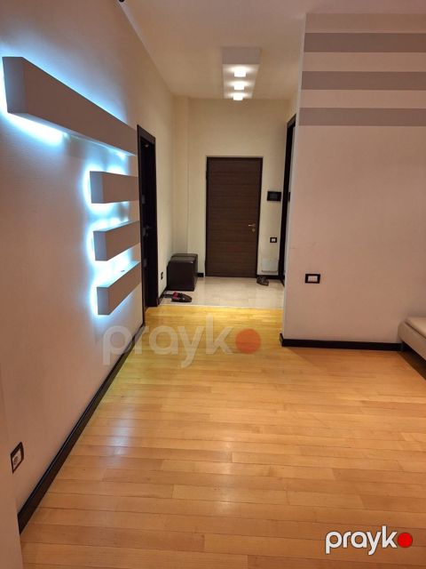 İcarəyə verilir 4 otaqlı yeni tikili 205 m²