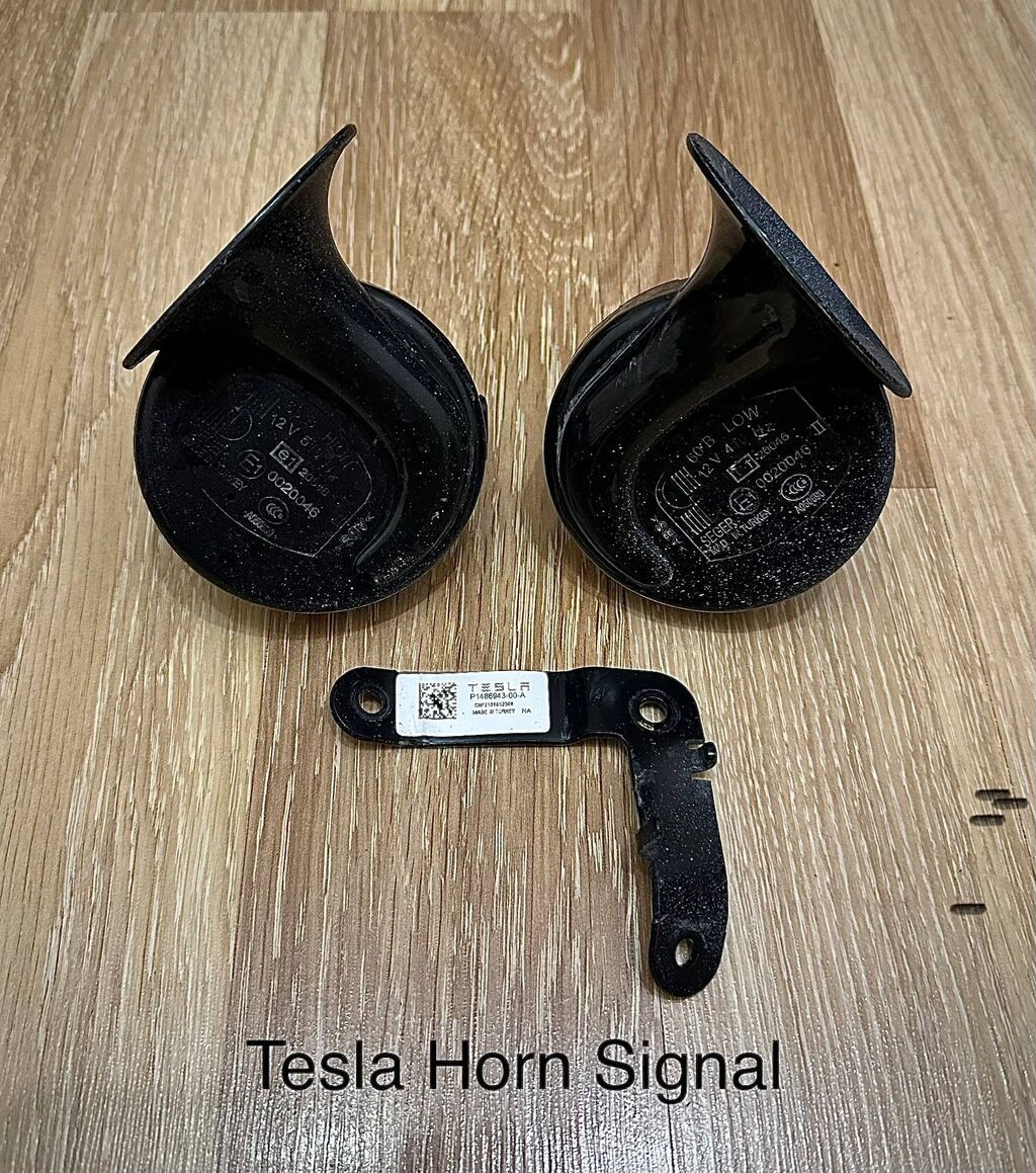 Salam. Original Tesla Signalı cüt komplekt kronşteyni ilə birlikdə