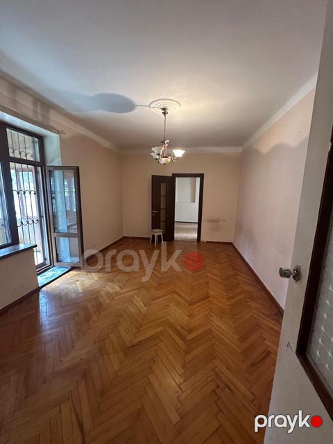 Satılır 3 otaqlı köhnə tikili 80 m² — Bakı
