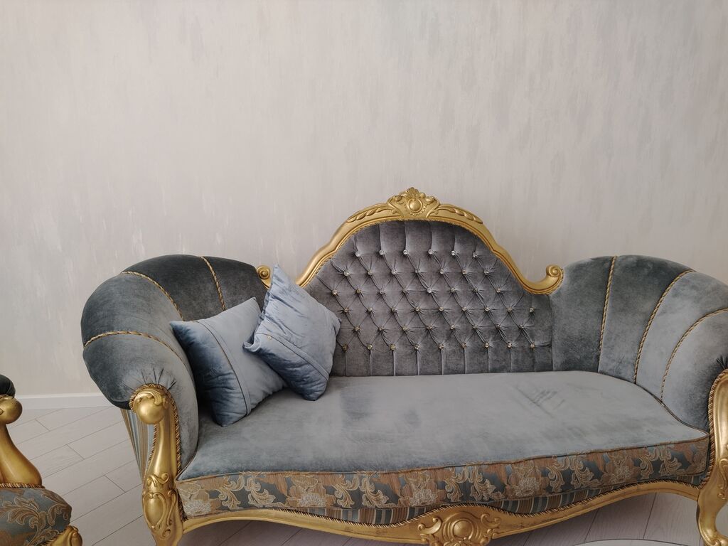 Klassik üslubda qonaq otağı dəsti Tərkibi: - 1 ədəd üçnəfərlik divan — Mebel, Bakı (4)