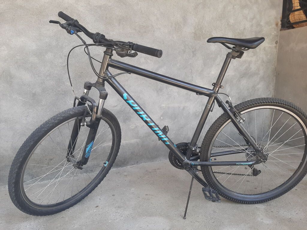 Specialized markalı dağ/şəhər tipli velosiped. Qara rəngli çərçivəyə — Dağ velosipedləri, Şəki (3)