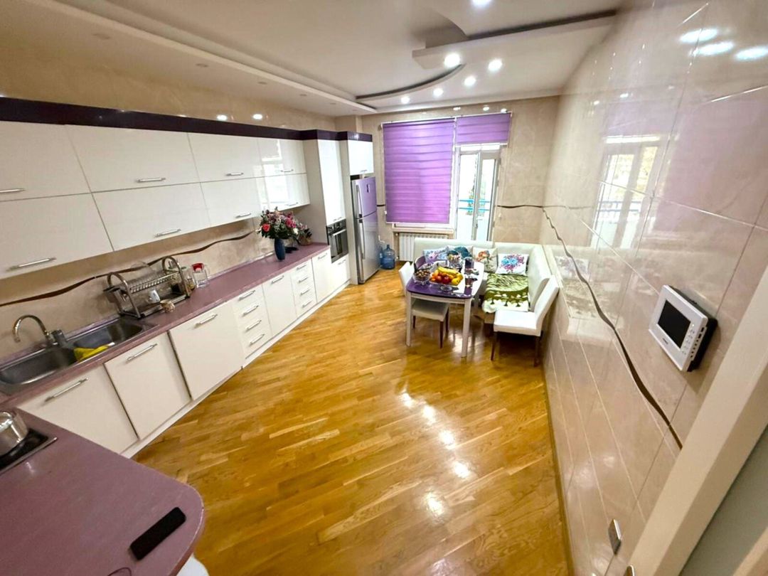 Satılır 4 otaqlı yeni tikili 242 m² — Mənzil, Bakı (10)