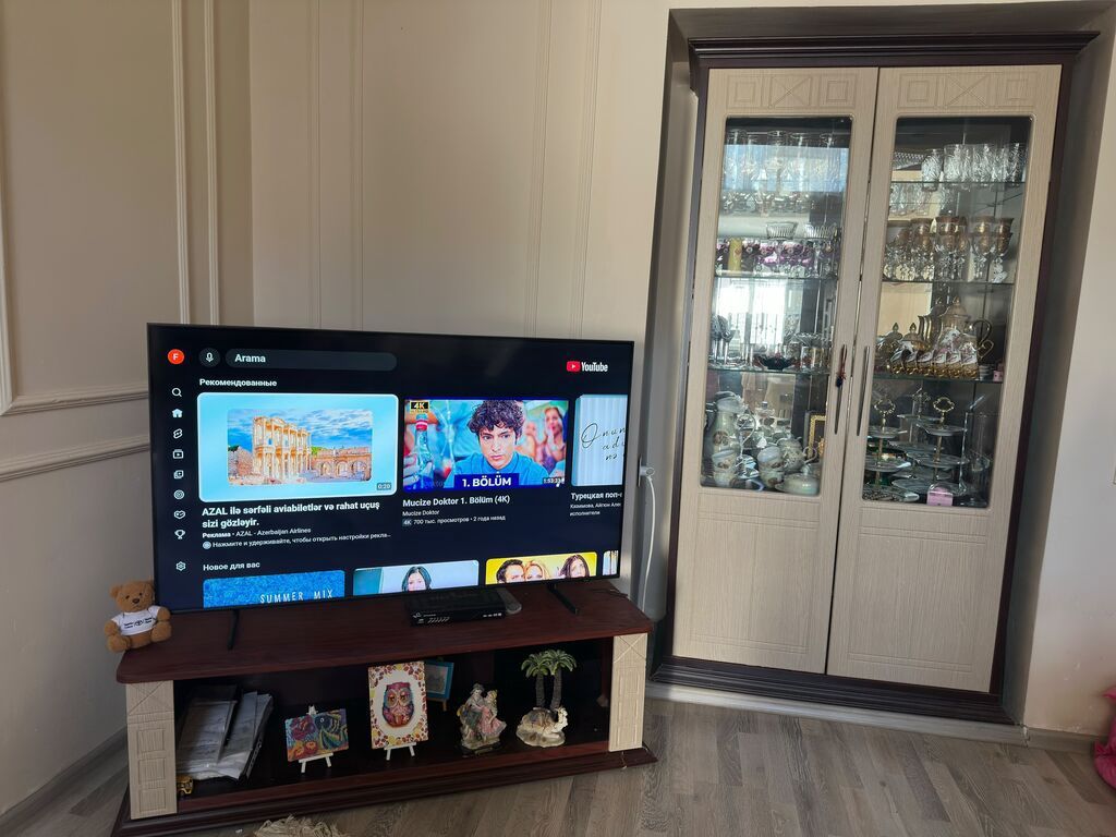Vitrin şkafı və TV stendi dəsti - Dəst iki hissədən ibarətdir: şüşəli — Mebel, Bakı