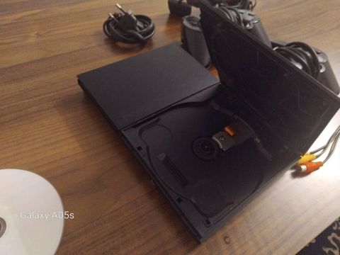 Sony PlayStation 2 Slim (PS2) oyun konsolu dəsti