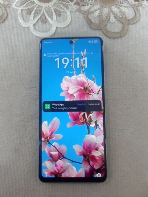 Heçbir problemi yoxdur yaxşı vəziyyətdədir 8/128 di Snapdragondu