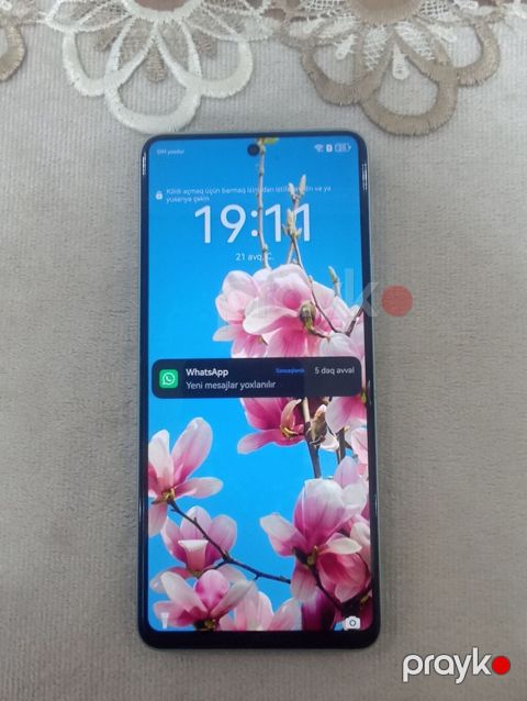Heçbir problemi yoxdur yaxşı vəziyyətdədir 8/128 di Snapdragondu