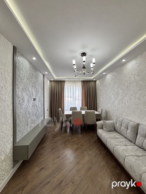 Satılır 3 otaqlı köhnə tikili 100 m²