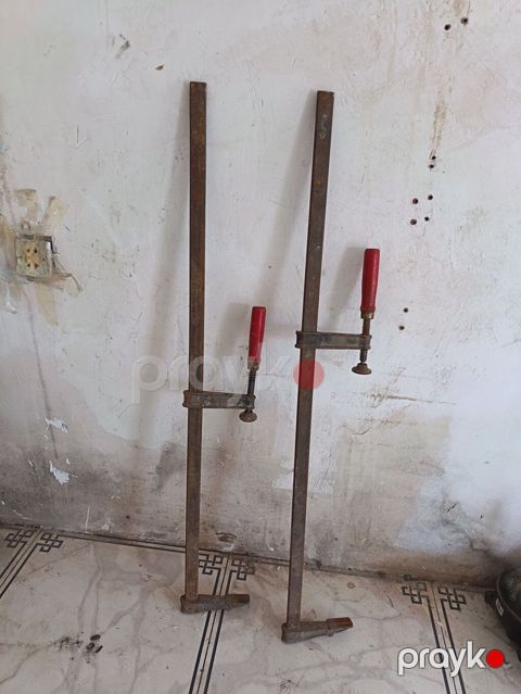 İki ədəd iri ölçülü bar sıxac (F-clamp) — Pirəkəşkül