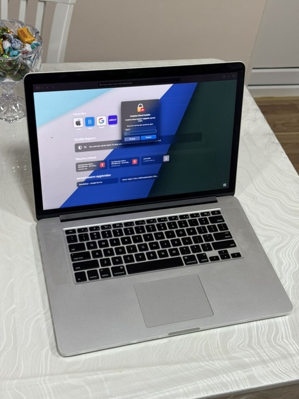 Apple MacBook Pro 15" (Retina, Mid 2015) — Gümüş, Intel Core i7, 16 GB RAM, 512 GB SSD