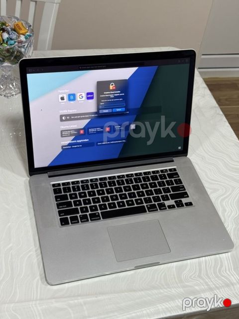 Apple MacBook Pro 15" (Retina, Mid 2015) — Gümüş, Intel Core i7, 16 GB RAM, 512 GB SSD — Bakı