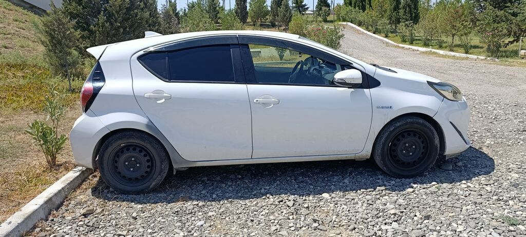 Toyota Aqua: 1.5 l | 2018 il Hetçbek — Avto, Bakı (4)