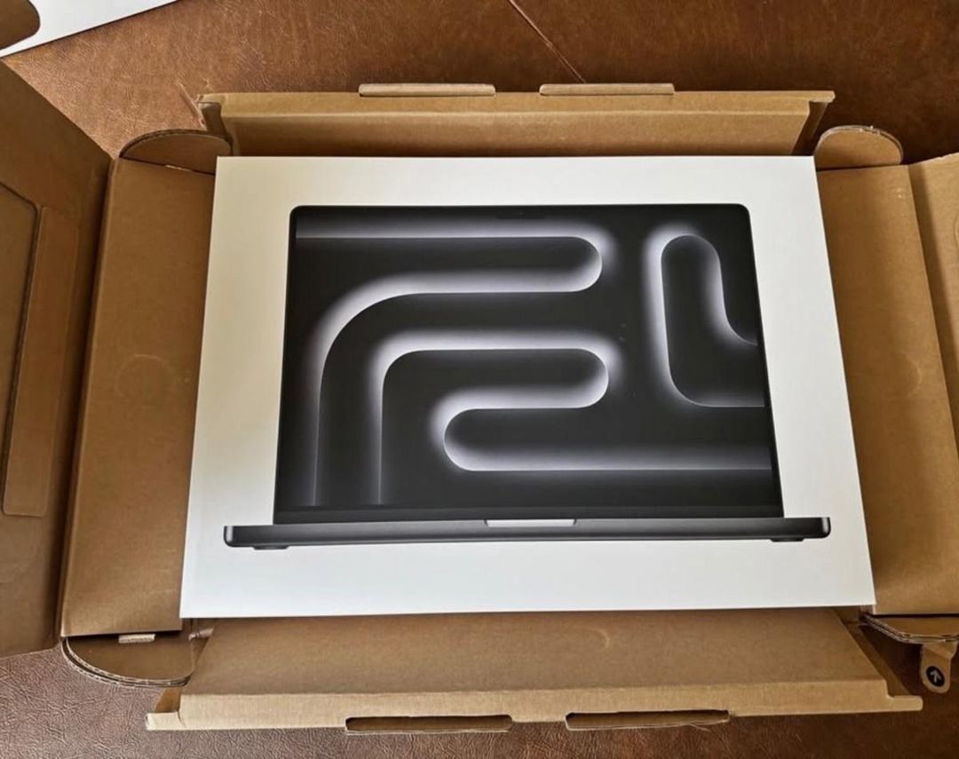 Apple MacBook Pro 16 M5 Max 128GB/4TB — Elektronika, Bakı