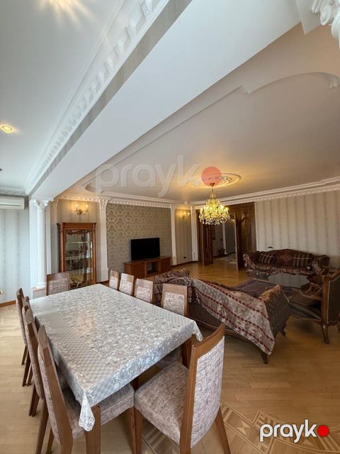 Satılır 4 otaqlı yeni tikili 240 m²