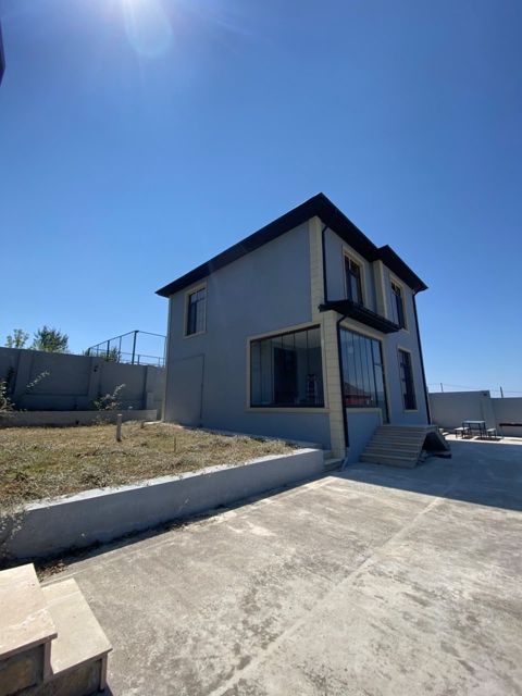 Satılır 4 otaqlı həyət evi/bağ evi 200 m²