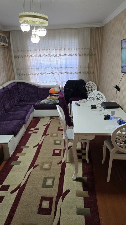 Satılır 4 otaqlı köhnə tikili 100 m² — Bakı
