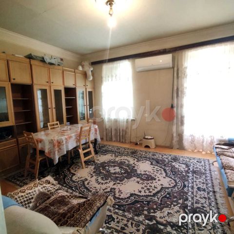 İcarəyə verilir 3 otaqlı köhnə tikili 90 m²