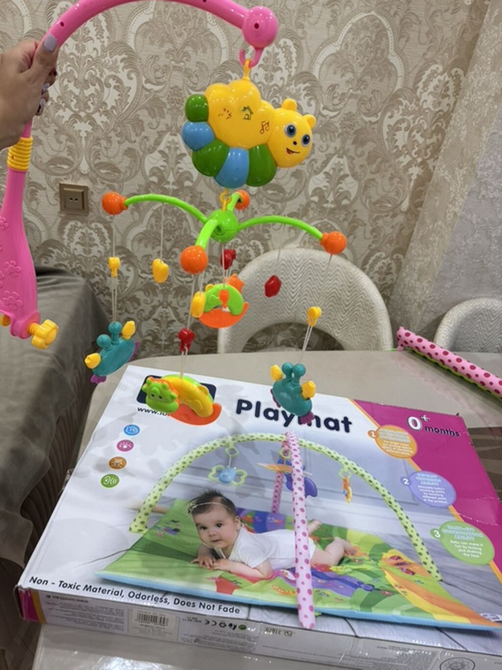 Korpeler ucun kravata musiqili,firlanan oyuncaq . Ve oyun mati. cox az