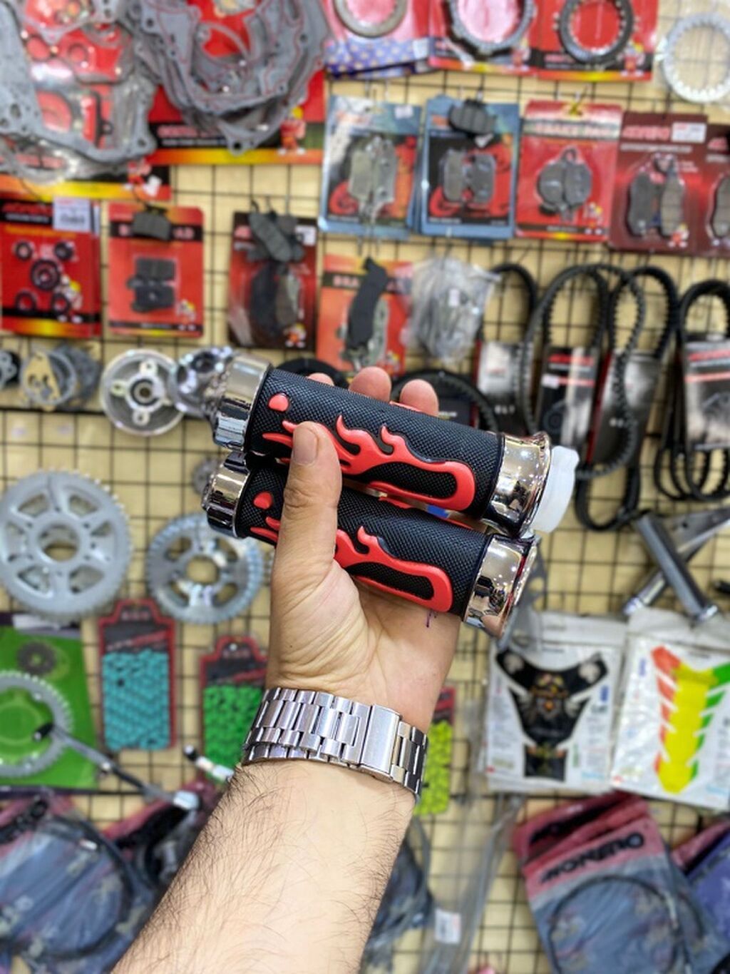 Motosiklet üçün qaz və əyləc qollarına uyğun dekorativ rezin qulplar