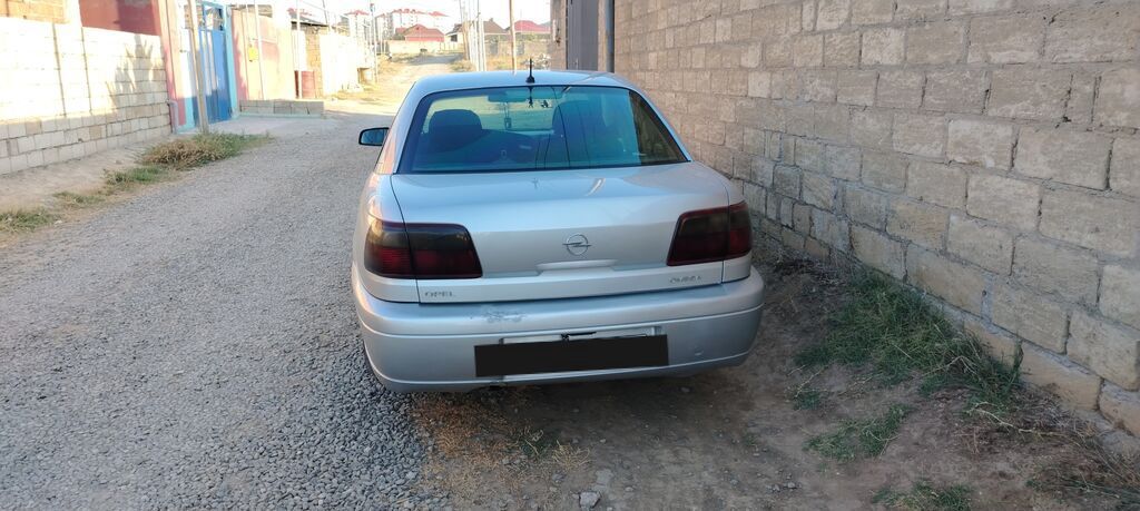 Opel Omega B sedan – gümüşü rəng Texniki xüsusiyyətlər və təchizat: - — Avtomobillər, Xırdalan (3)