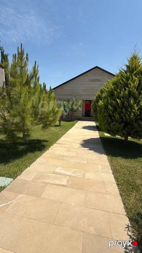 İcarəyə verilir 5 otaqlı həyət evi/bağ evi 200 m²