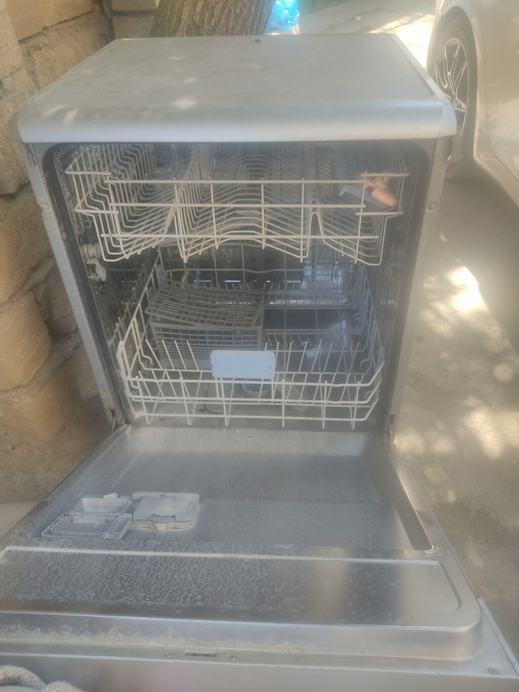 Beko qab yuyan maşın – tam ölçülü, gümüşü korpus Xüsusiyyətlər: - Ön