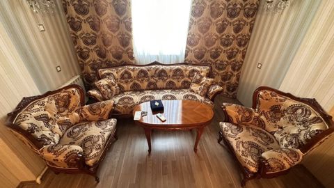 Klassik üslubda qonaq otağı dəsti 2 eded Kreslo 1 eded Divan 1 eded
