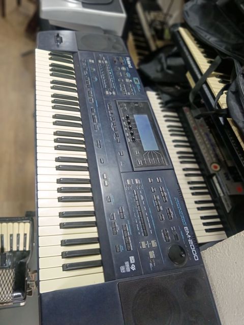 Roland E-M2000 sintezator