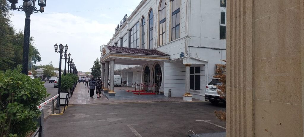 Bakıda gözəllik və aksessuar mağazası üçün tam hazır vitrin və mebel — Mallar, Bakı
