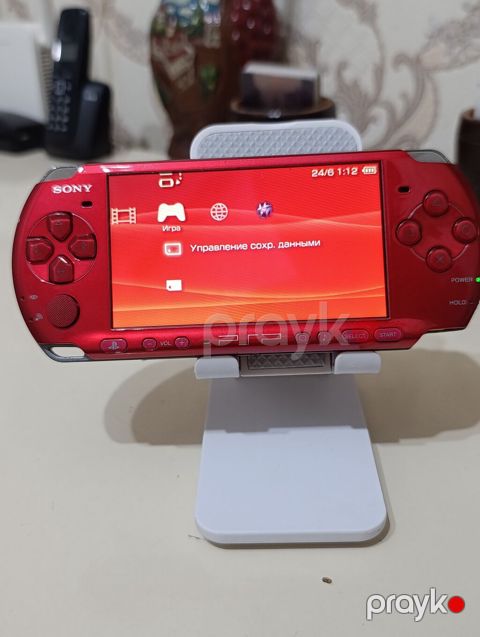 Sony PSP (PlayStation Portable) – qırmızı rəng 3004 heç bir problemi