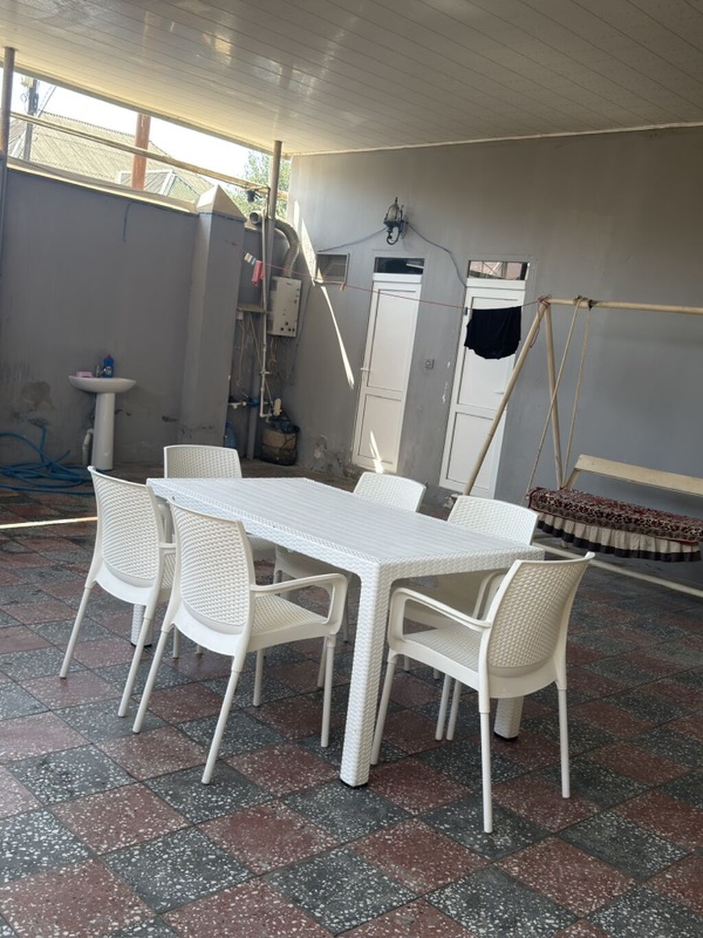 Həyətyanı örtülü eyvan/teras məkanı - Geniş, dam örtüklü həyət — Mebel, Digah (10)