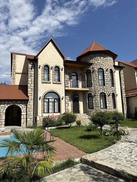 Satılır 5 otaqlı həyət evi/bağ evi 260 m²