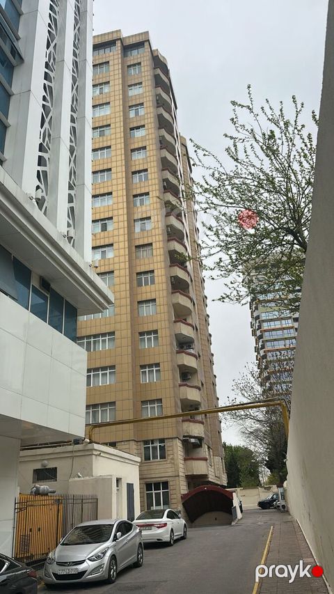 Satılır 4 otaqlı yeni tikili 200 m²