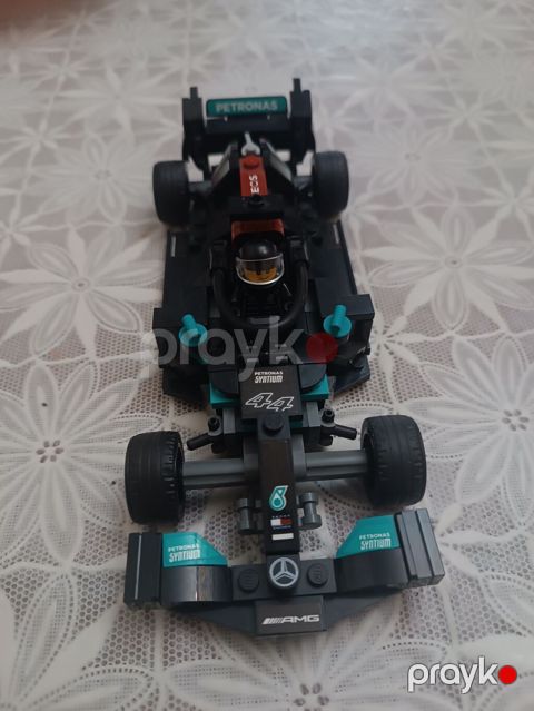 LEGO Speed Champions – Mercedes-AMG Petronas Formula 1 yarışı — Bakı