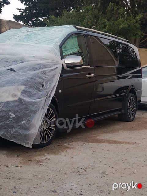 Mercedes-Benz Vito tipli qara miniven - Geniş və rahat salon: ailə və