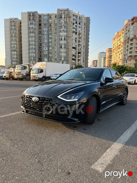 Hyundai Sonata – biznes sinfi sedan Xüsusiyyətlər və təchizat: - Qara — Fatmayı