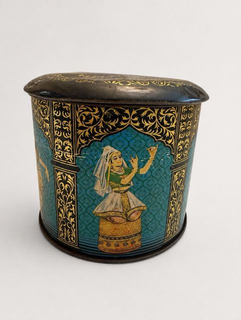 Vintage metal çay qutusu, Hindistan, 1970-ci illər