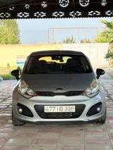 Kia Rio, 1.4 L, 2011 il, 291 000 km — Автомобили