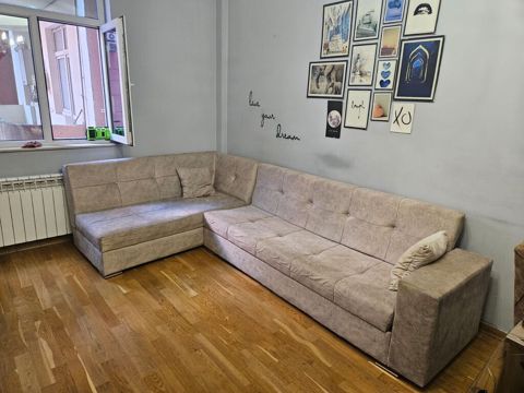 Divan satılır 250₼. açılır bazası var.Ünvan yeni
