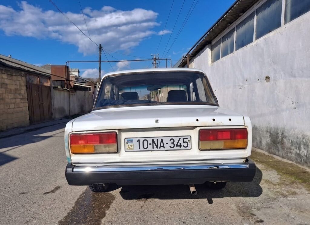 VAZ 2107, ağ rəng, 4 qapılı sedan. Əsas xüsusiyyətlər: - — Avto, Quba (5)