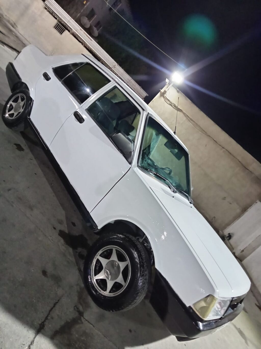 Model: Tofas (sedan) Kuzov: 4 qapılı, ağ rəng Sükan: solda Yanacaq — Avtomobillər, Bakı (3)