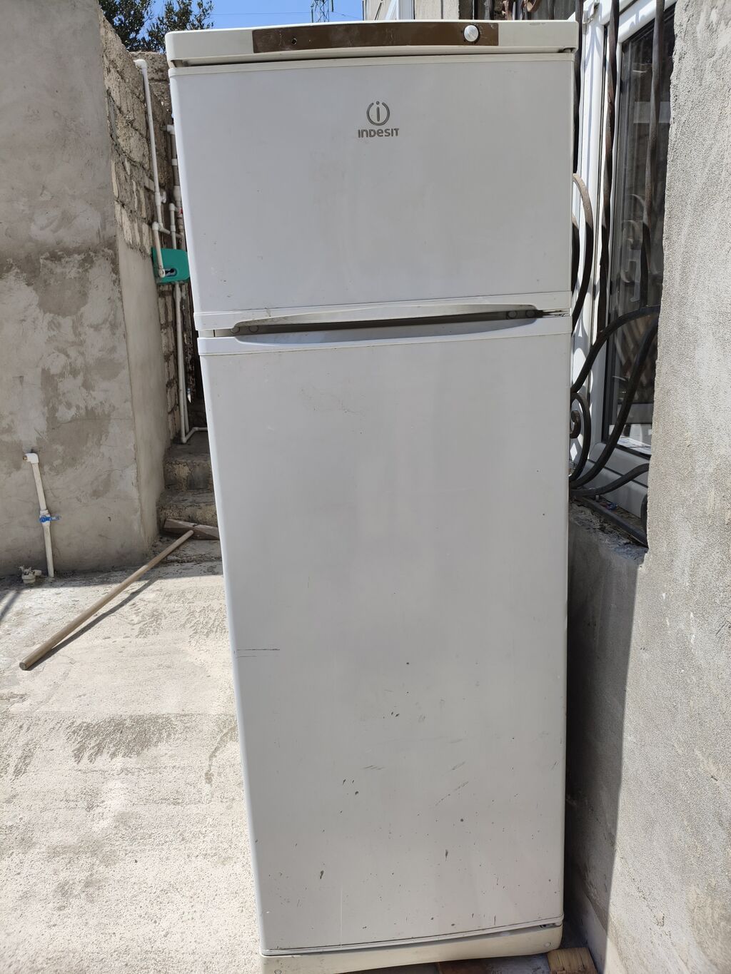 Indesit iki qapılı soyuducu - Brend/model: Indesit, üst kamera — Soyuducular, Bakı (2)