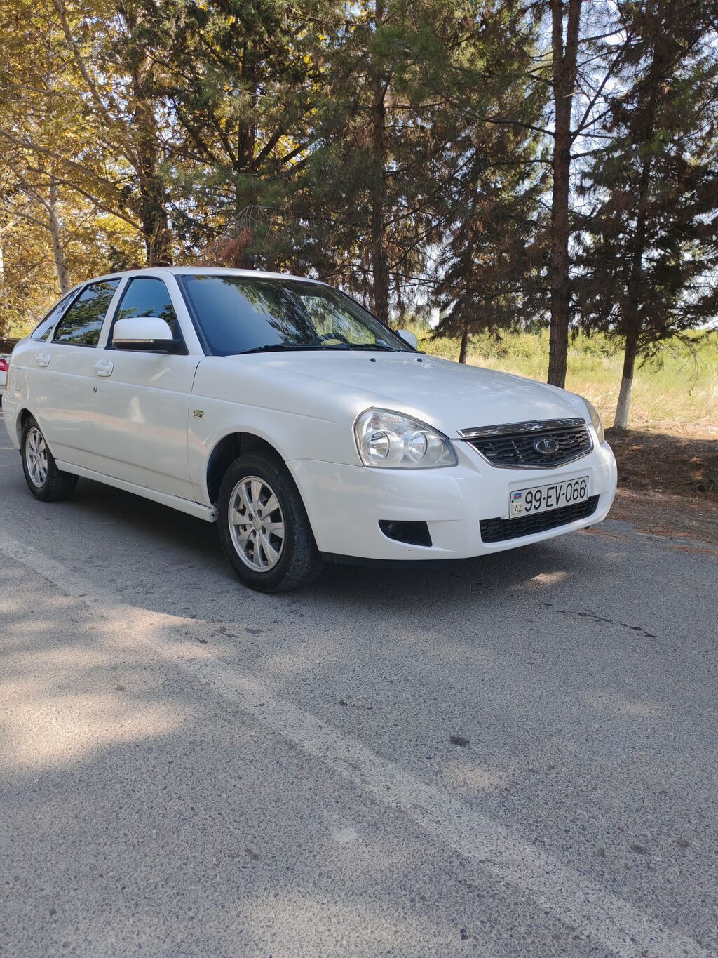 LADA Priora sedan, ağ rəng, 4 qapı — Avtomobillər, Ağdaş (2)