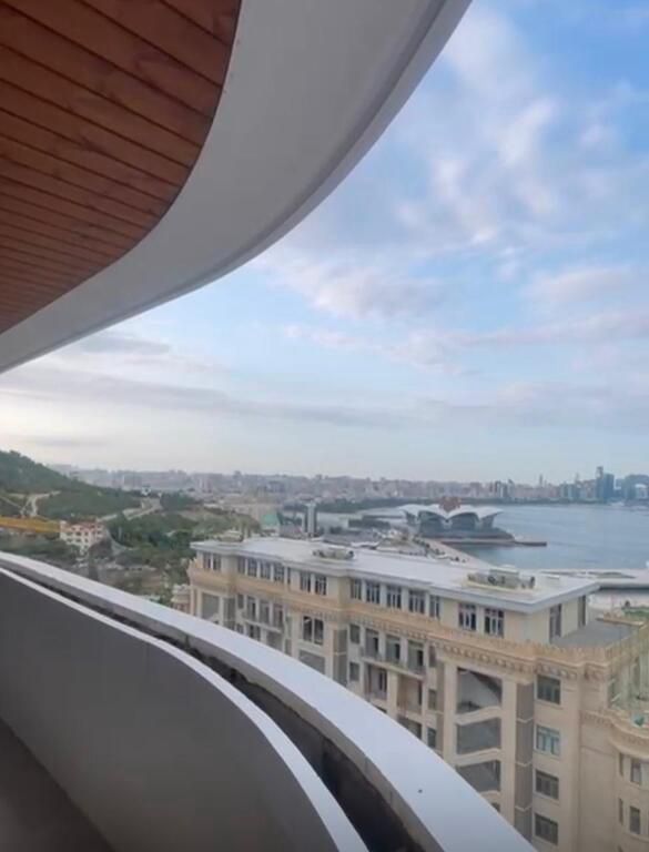 Satılır 5 otaqlı yeni tikili 303 m² — Mənzil, Bakı (12)