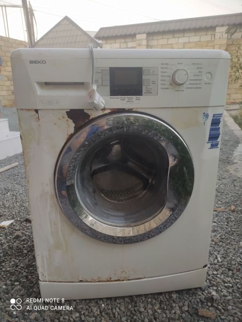 Beko paltaryuyan maşın, ön yükləməli model. Üzərində görünən əsas — Gəncə